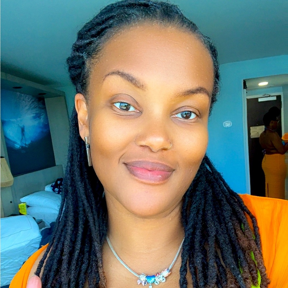 Meet your Posher, Sonya! I love to thrift shop and re-sale.